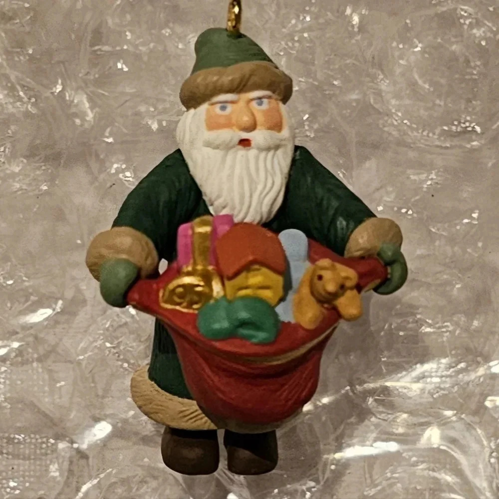 Hallmark Keepsake Ornament  2nd in Centuries of Santa Series 1995